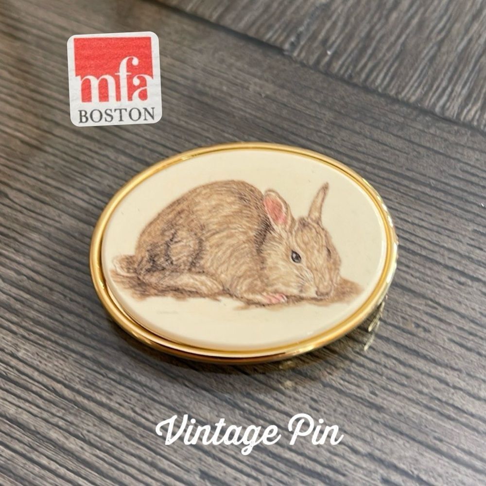 VINTAGE MFA: MUSEUM of FINE ARTS SCRIMSHAW BUNNY RABBIT GOLD-TONE PIN or BROOCH